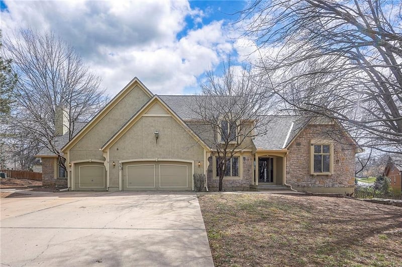 4417 130th St, Leawood, KS 66209