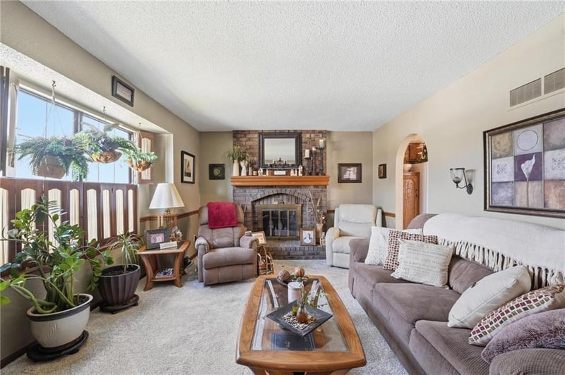200 Sherri Ln, Blue Springs, MO 64014