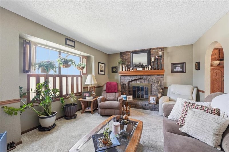 200 Sherri Ln, Blue Springs, MO 64014