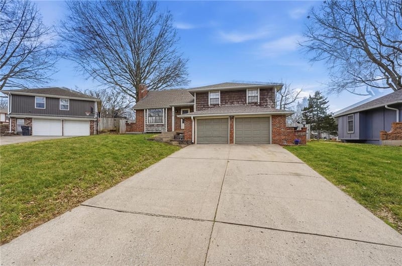 200 Sherri Ln, Blue Springs, MO 64014