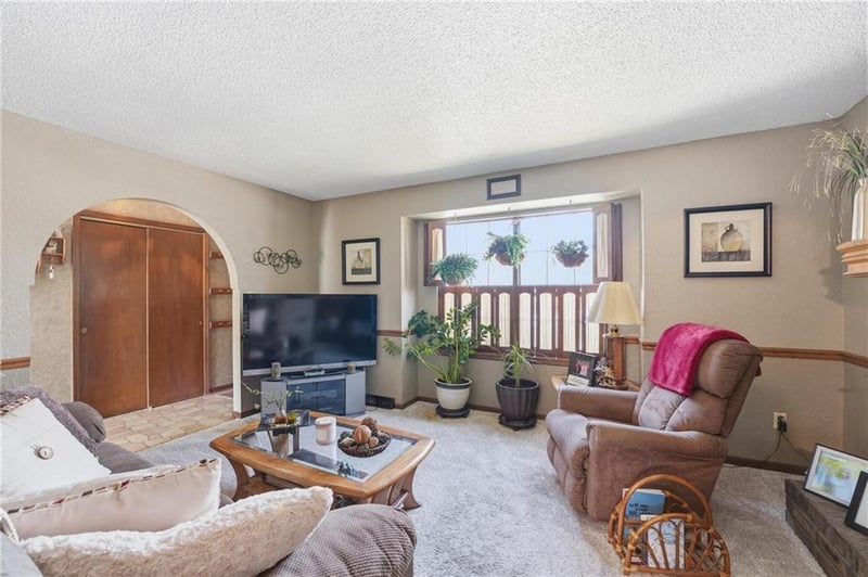 200 Sherri Ln, Blue Springs, MO 64014