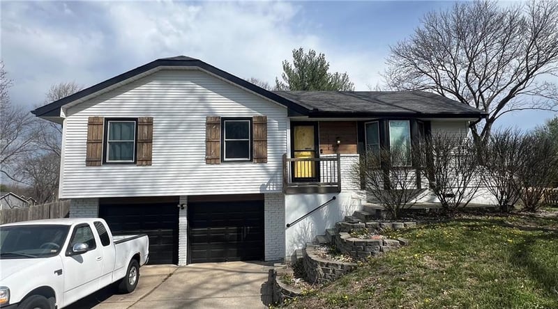 1018 113th Ter, Kansas City, MO 64155