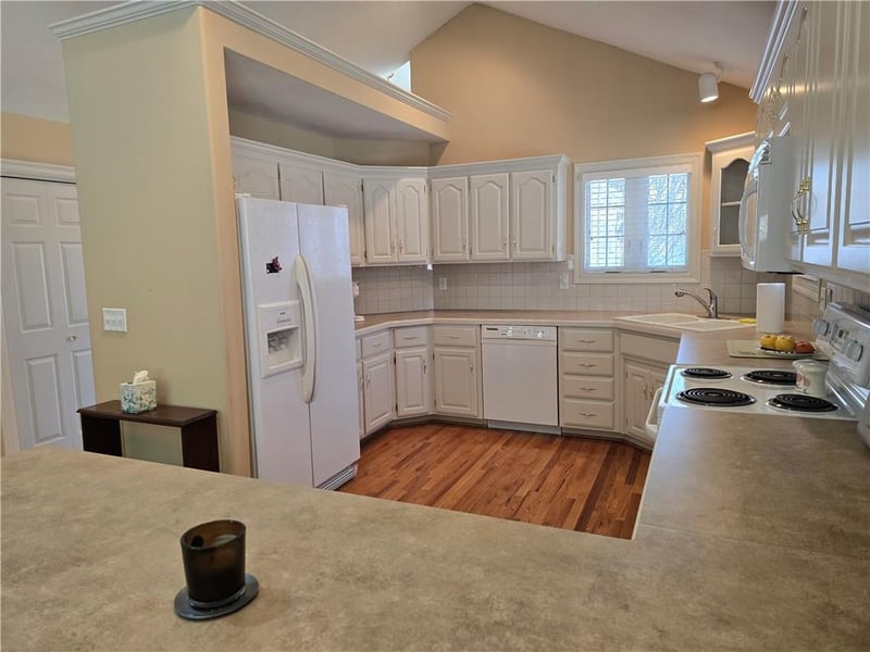 7833 Cherry St, Kansas City, MO 64118