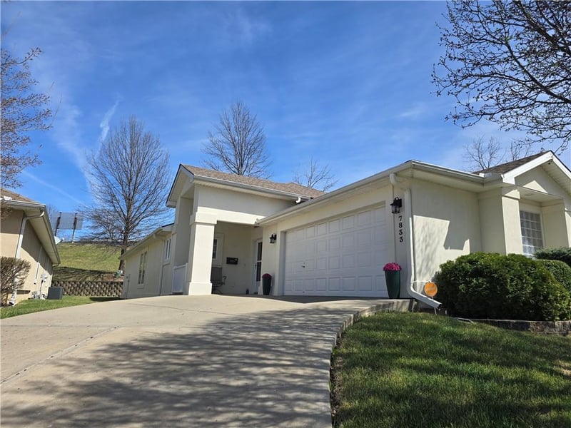 7833 Cherry St, Kansas City, MO 64118