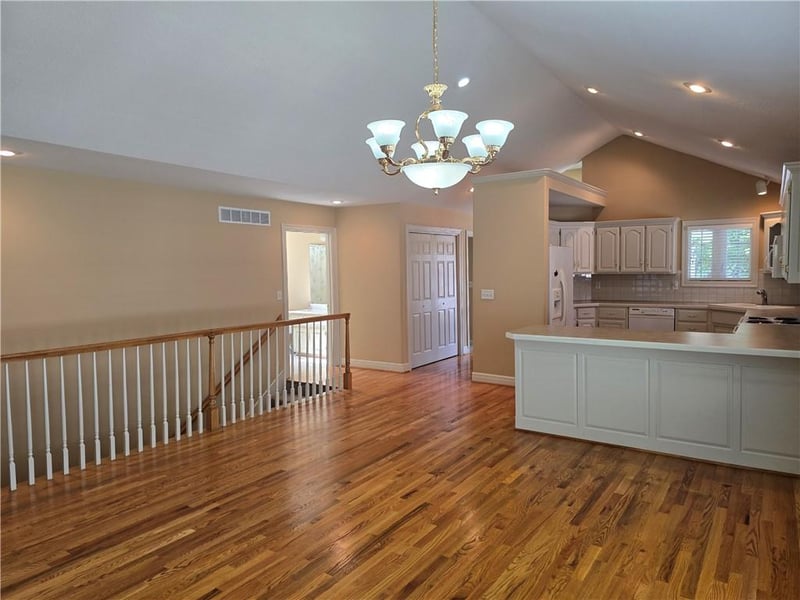 7833 Cherry St, Kansas City, MO 64118