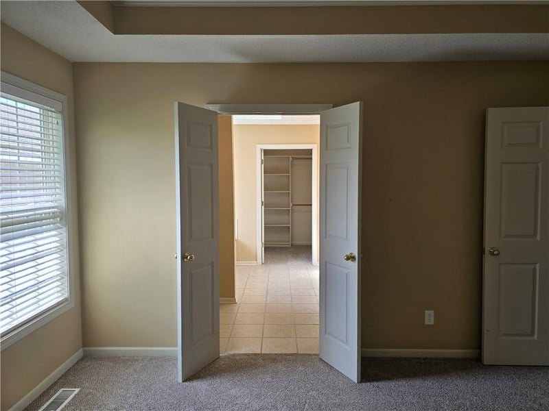 7833 Cherry St, Kansas City, MO 64118