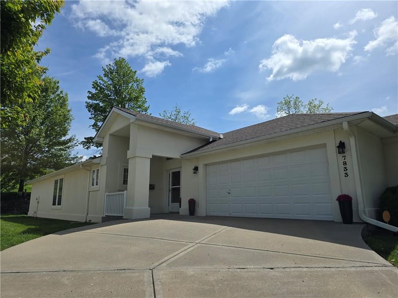 7833 Cherry St, Kansas City, MO 64118