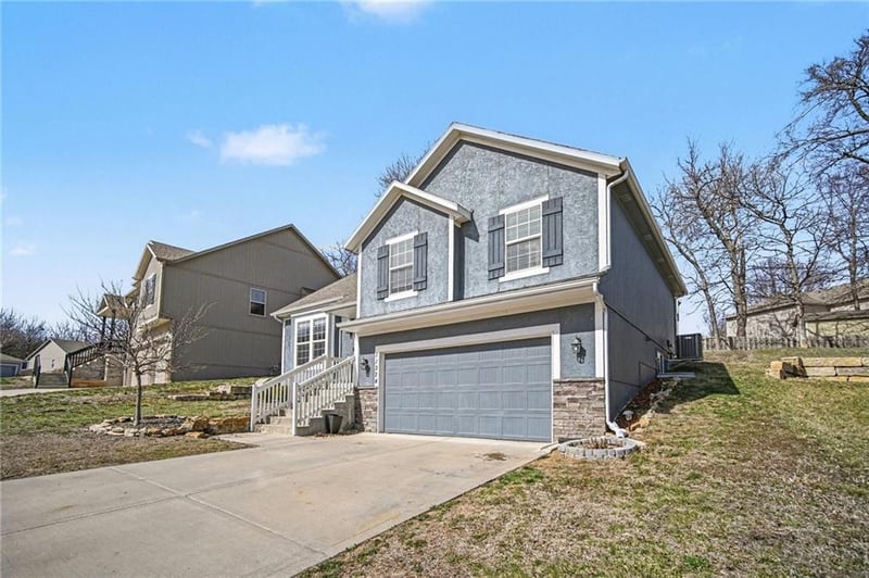 11224 Cernech Rd, Kansas City, KS 66109