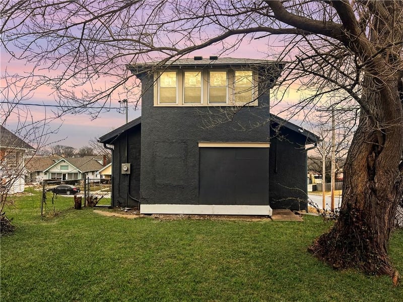 4242 College Ave, Kansas City, MO 64130