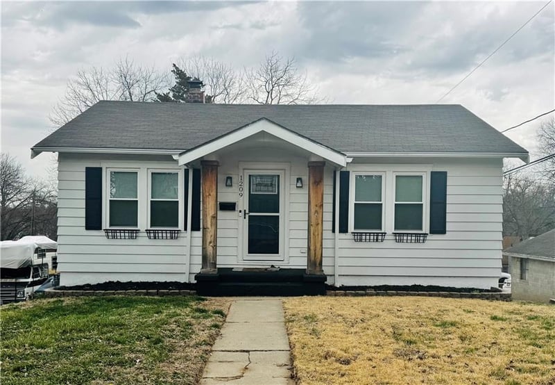 1209 30th St, St Joseph, MO 64507