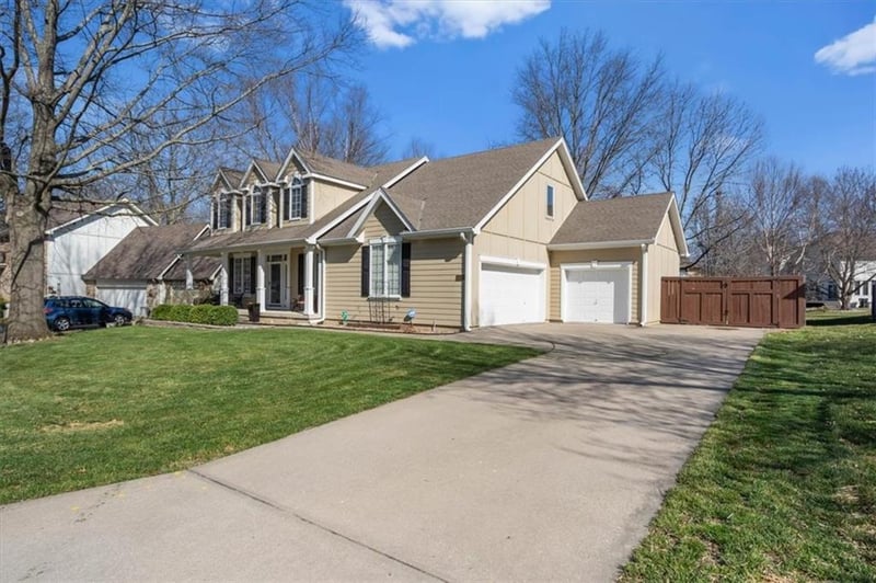 2219 Park Ave, Blue Springs, MO 64015