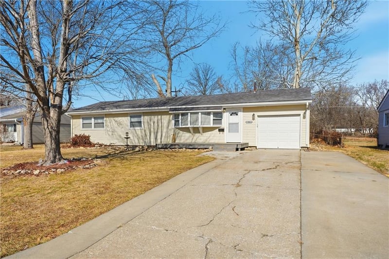1002 Ne 62nd St N/A, Gladstone, MO 64118