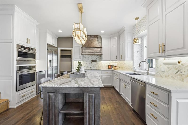 9206 146th Pl, Overland Park, KS 66221