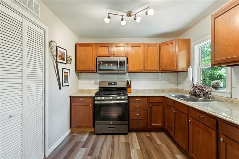 606 80th Ter, Kansas City, KS 66112