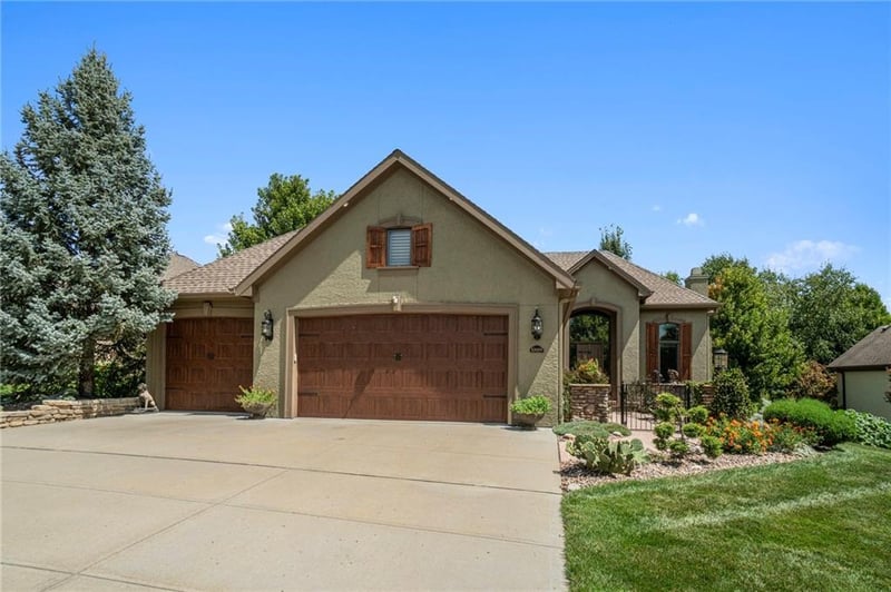 10009 Euclid Ave, Kansas City, MO 64155