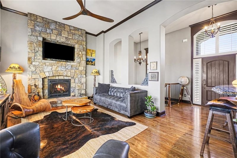 10009 Euclid Ave, Kansas City, MO 64155