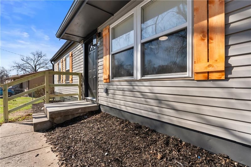 804 83rd Dr, Kansas City, KS 66112