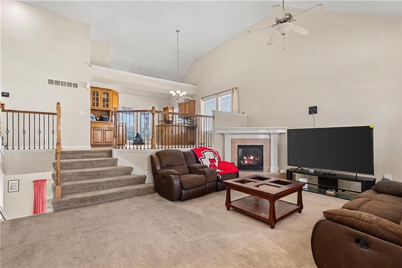 9004 Cosby Ave, Kansas City, MO 64154