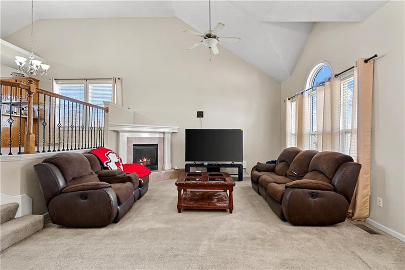 9004 Cosby Ave, Kansas City, MO 64154