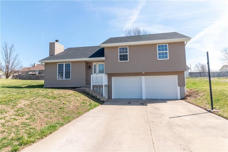 505 Santa Fe Dr, Gower, MO 64454