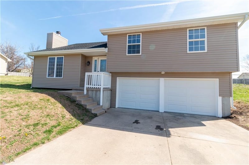 505 Santa Fe Dr, Gower, MO 64454