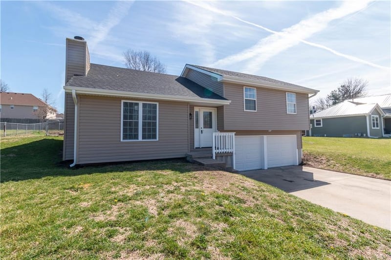 505 Santa Fe Dr, Gower, MO 64454