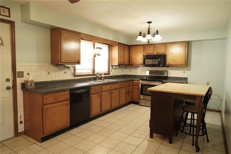 1203 S Highland Dr, Harrisonville, MO 64701