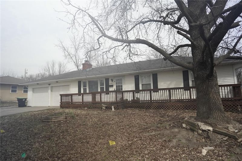 1203 S Highland Dr, Harrisonville, MO 64701