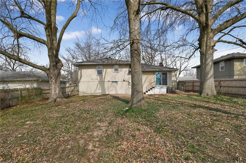 11504 Manchester Ave, Kansas City, MO 64134