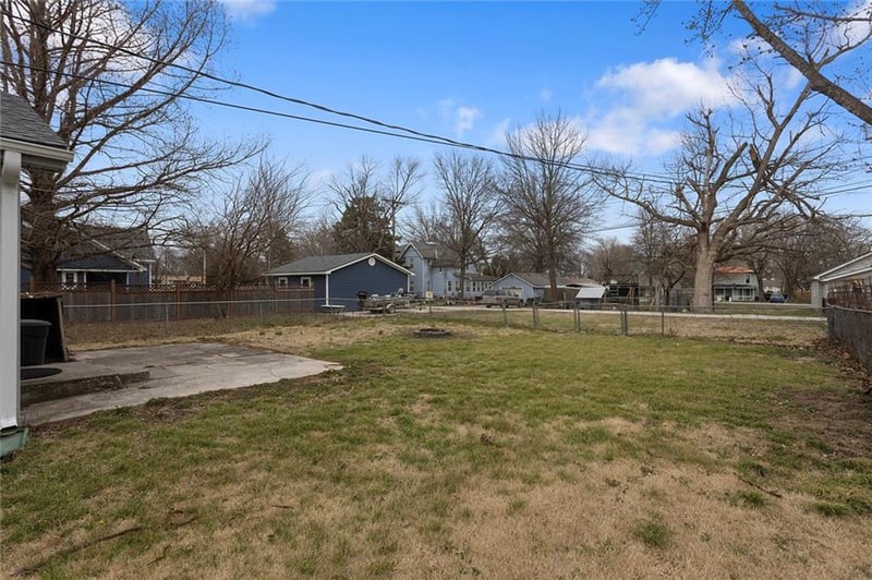 304 Ivy St, Garden City, MO 64747