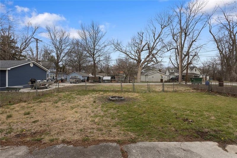 304 Ivy St, Garden City, MO 64747