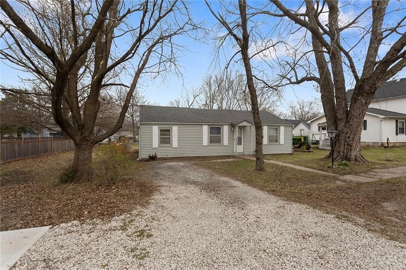 304 Ivy St, Garden City, MO 64747
