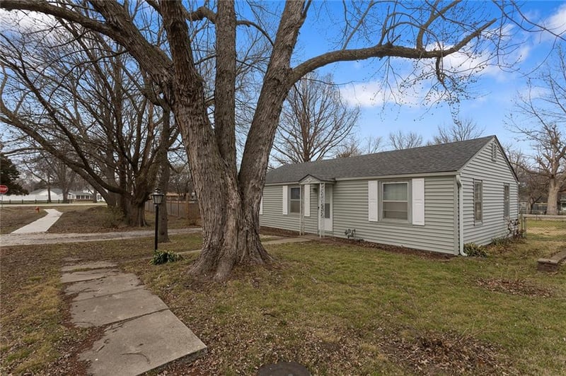 304 Ivy St, Garden City, MO 64747