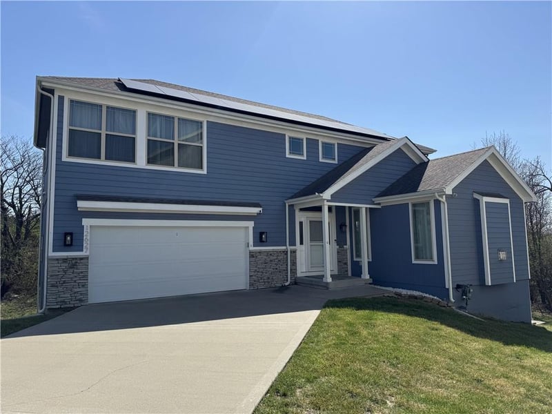 12627 Charlotte St, Kansas City, MO 64146