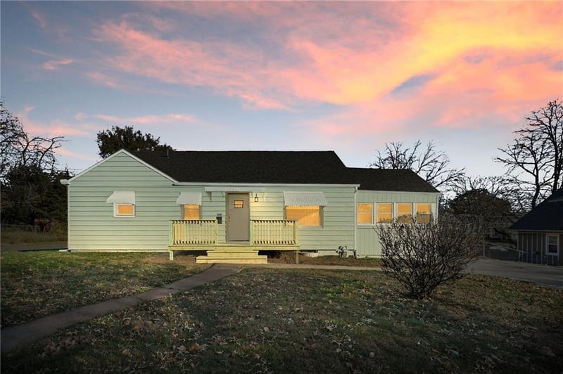 8301 Highland Ave, Kansas City, MO 64131