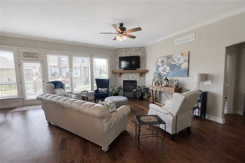 1100 Heather Dr, Lee's Summit, MO 64081