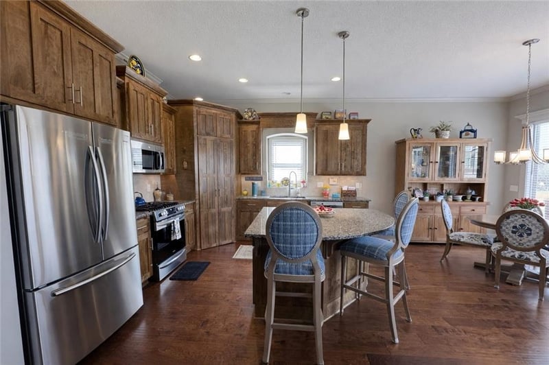 1100 Heather Dr, Lee's Summit, MO 64081