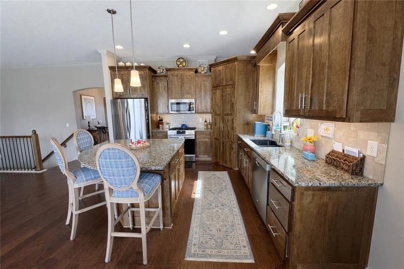 1100 Heather Dr, Lee's Summit, MO 64081