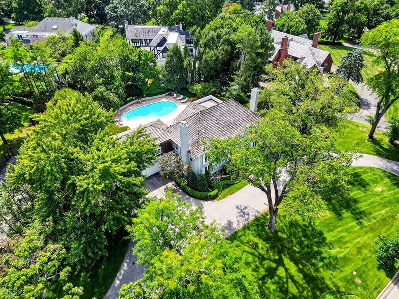 2835 Verona Rd, Mission Hills, KS 66208