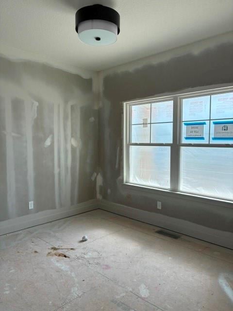 16192 Ryan Cir, Parkville, MO 64152