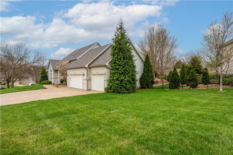 110 Deerfield Dr, Warrensburg, MO 64093