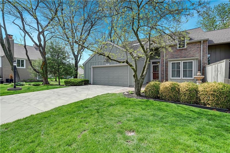 4421 112th Ter, Leawood, KS 66211