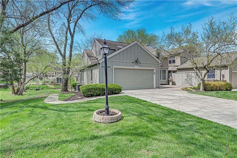 4421 112th Ter, Leawood, KS 66211
