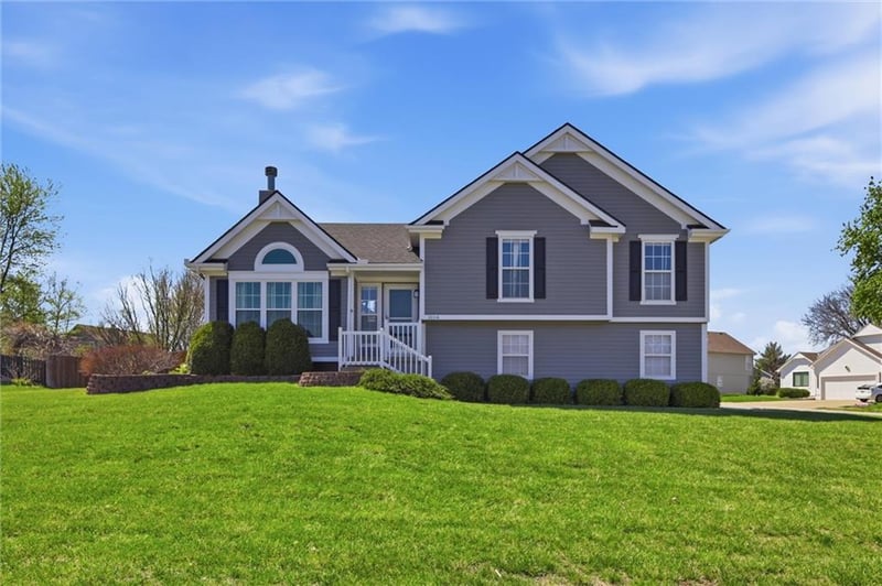 1016 Depot Dr, Lee's Summit, MO 64086