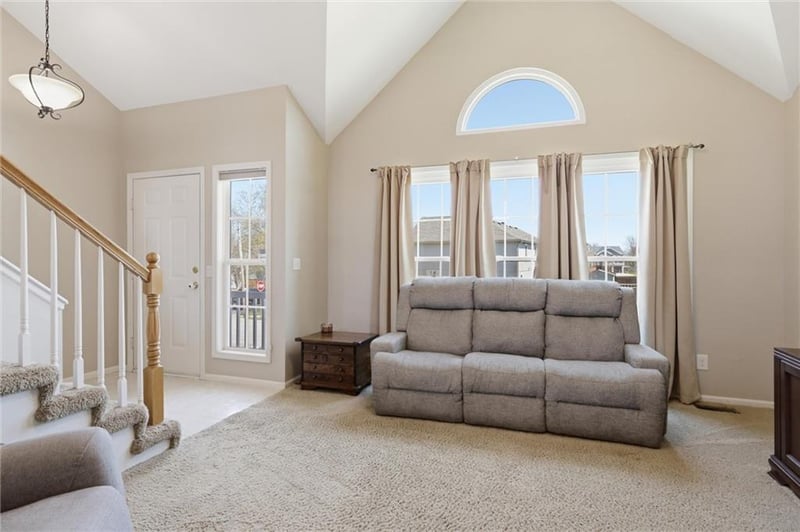 1016 Depot Dr, Lee's Summit, MO 64086