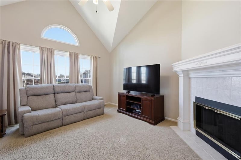 1016 Depot Dr, Lee's Summit, MO 64086