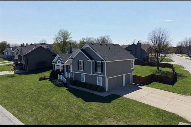 1016 Depot Dr, Lee's Summit, MO 64086