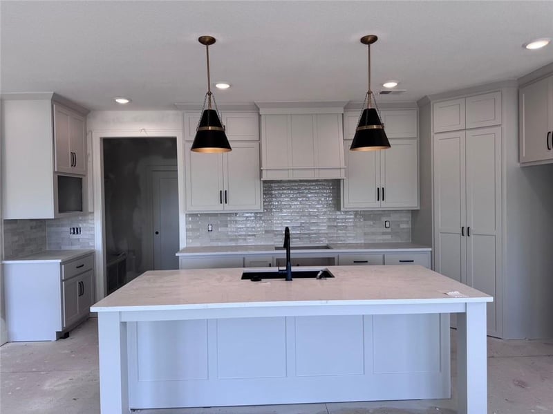 1824 Homestead Dr, Liberty, MO 64068