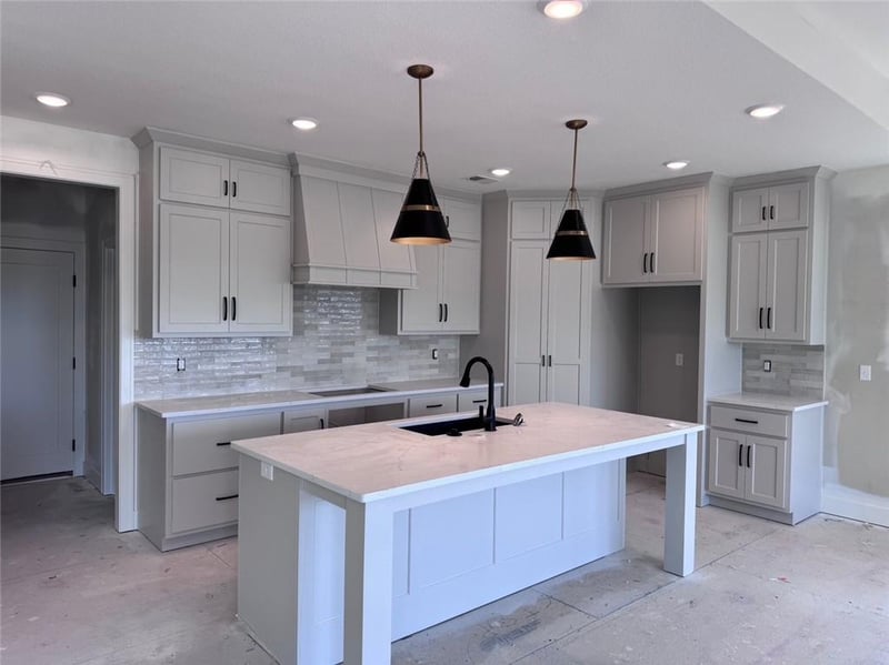1824 Homestead Dr, Liberty, MO 64068