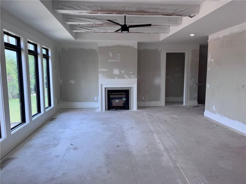 1824 Homestead Dr, Liberty, MO 64068